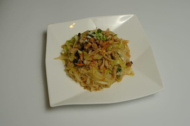 Stir-fried Rice Noodles with Meat Sauce